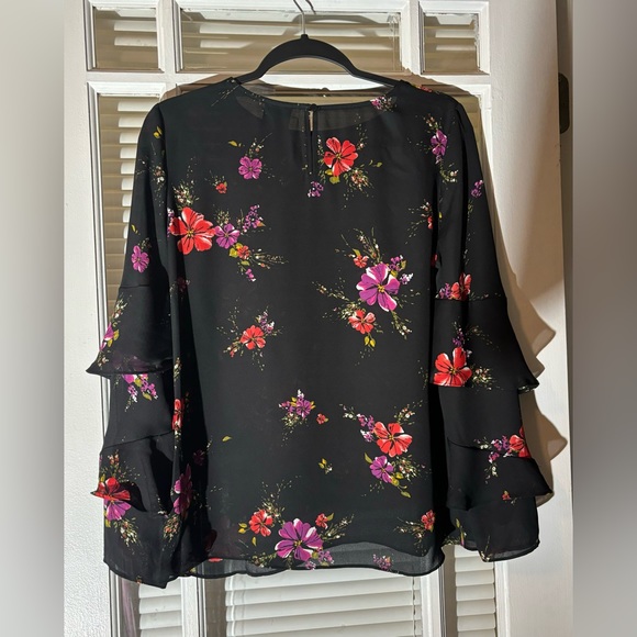 Small Worthington Floral Blouse with layered Sleeves - Picture 2 of 4